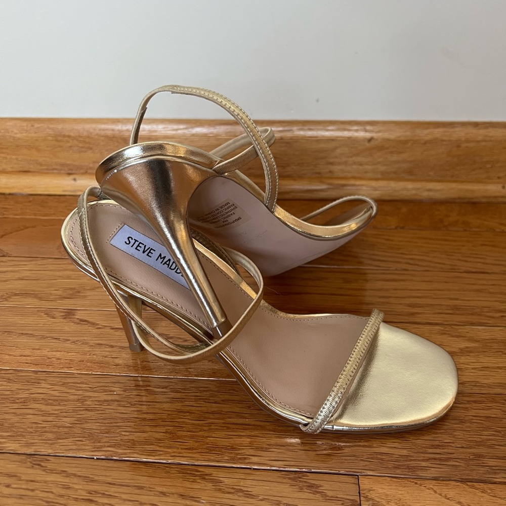 Steve Madden Snap Heels